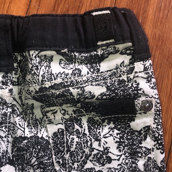 7 for all mankind floral skinnies fits up to 3t - Picture 3 of 5